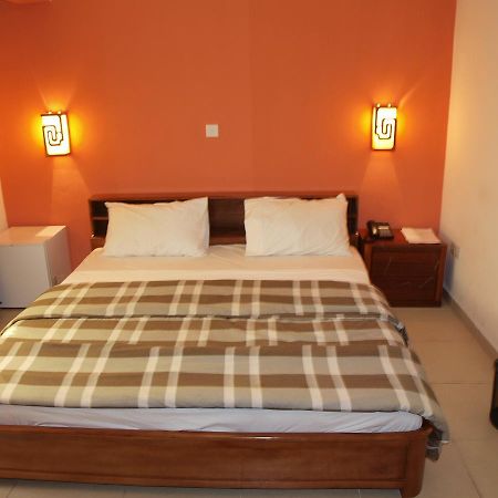 Apollo Hotel Лагос Екстериор снимка