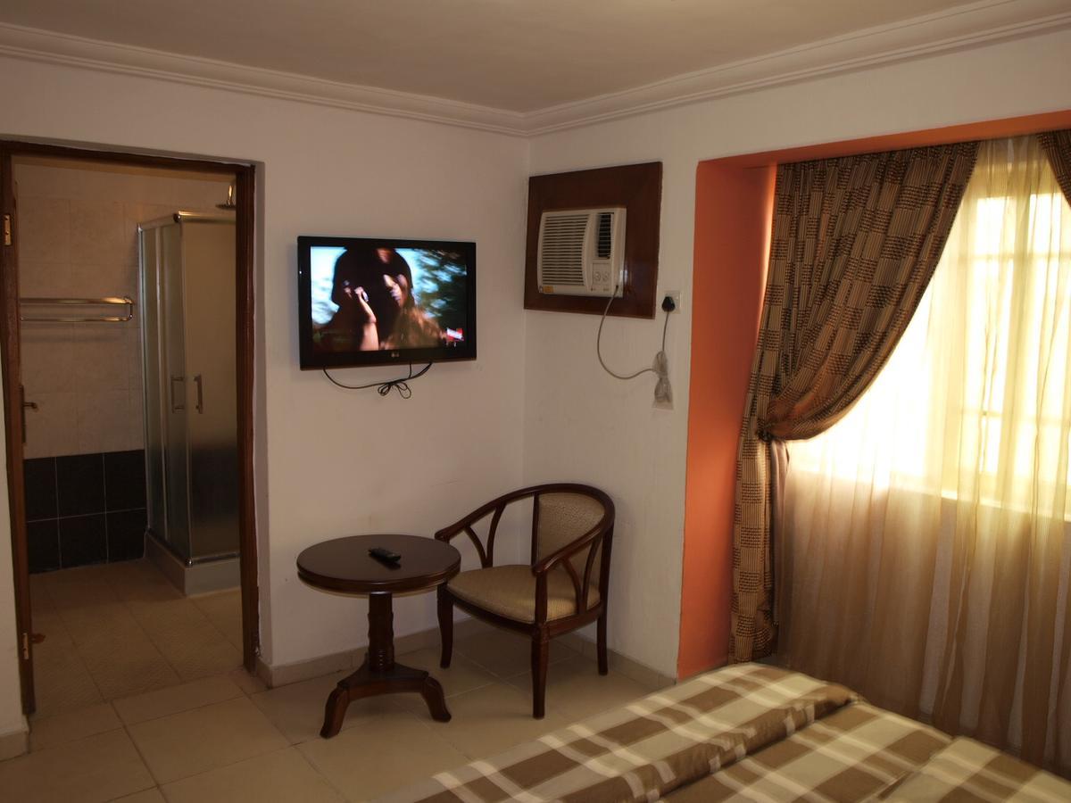 Apollo Hotel Лагос Екстериор снимка