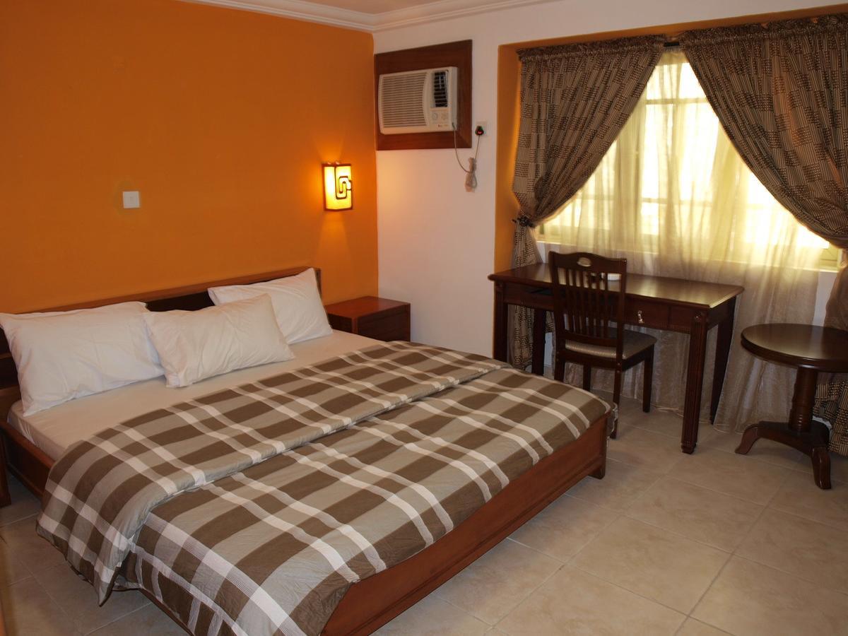 Apollo Hotel Лагос Екстериор снимка