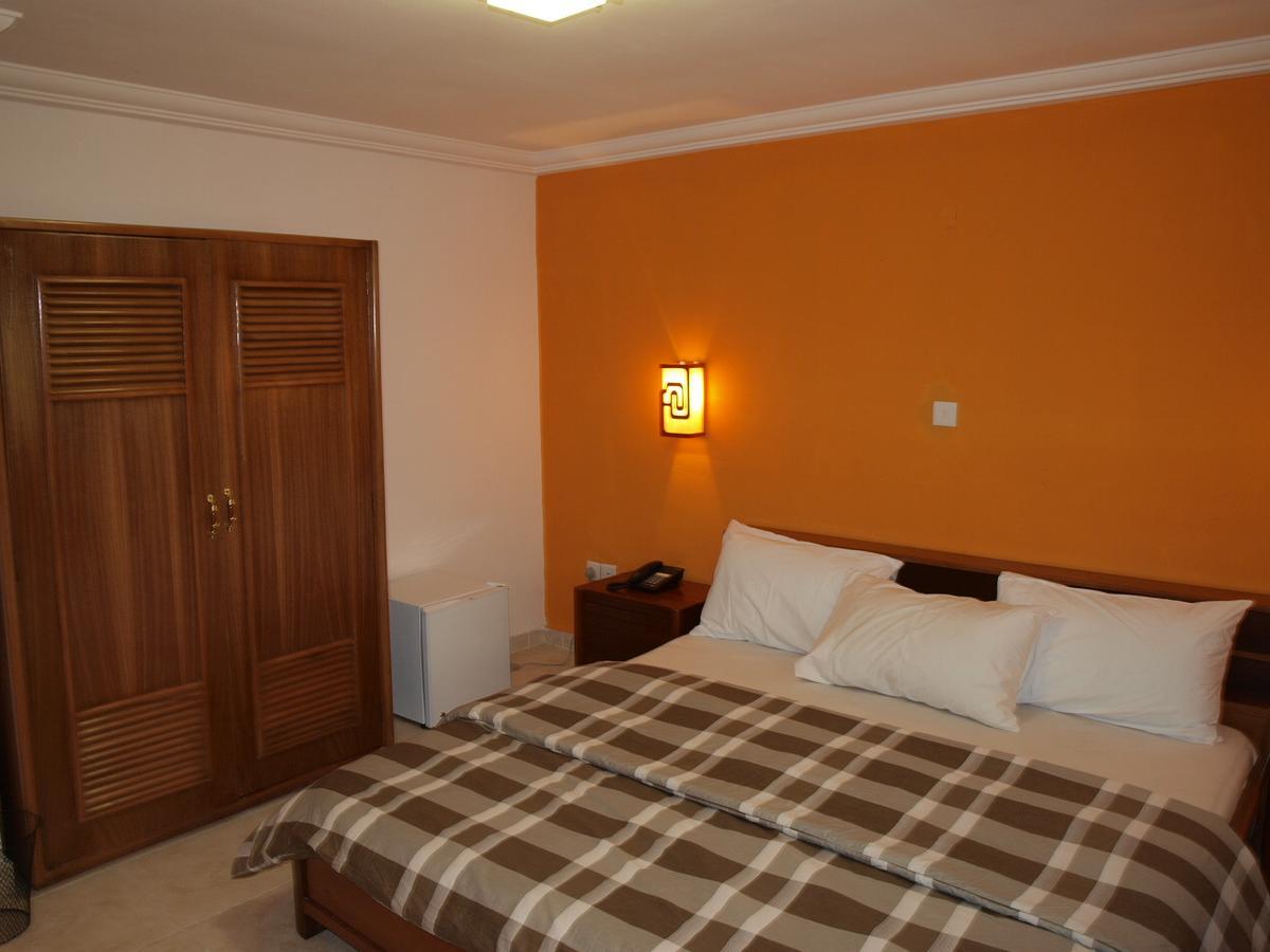 Apollo Hotel Лагос Екстериор снимка