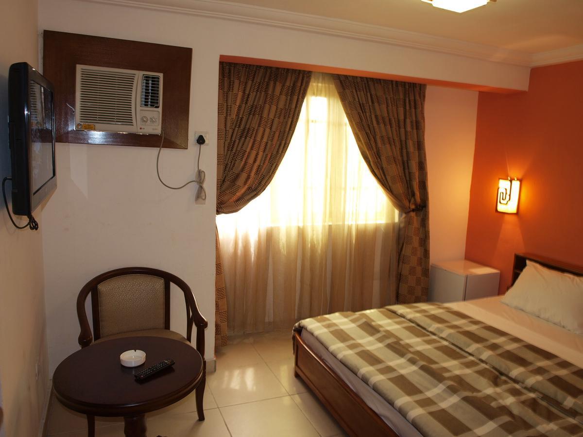 Apollo Hotel Лагос Екстериор снимка