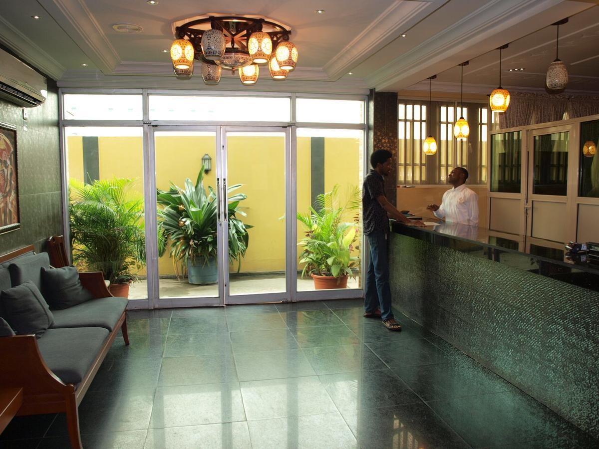 Apollo Hotel Лагос Екстериор снимка