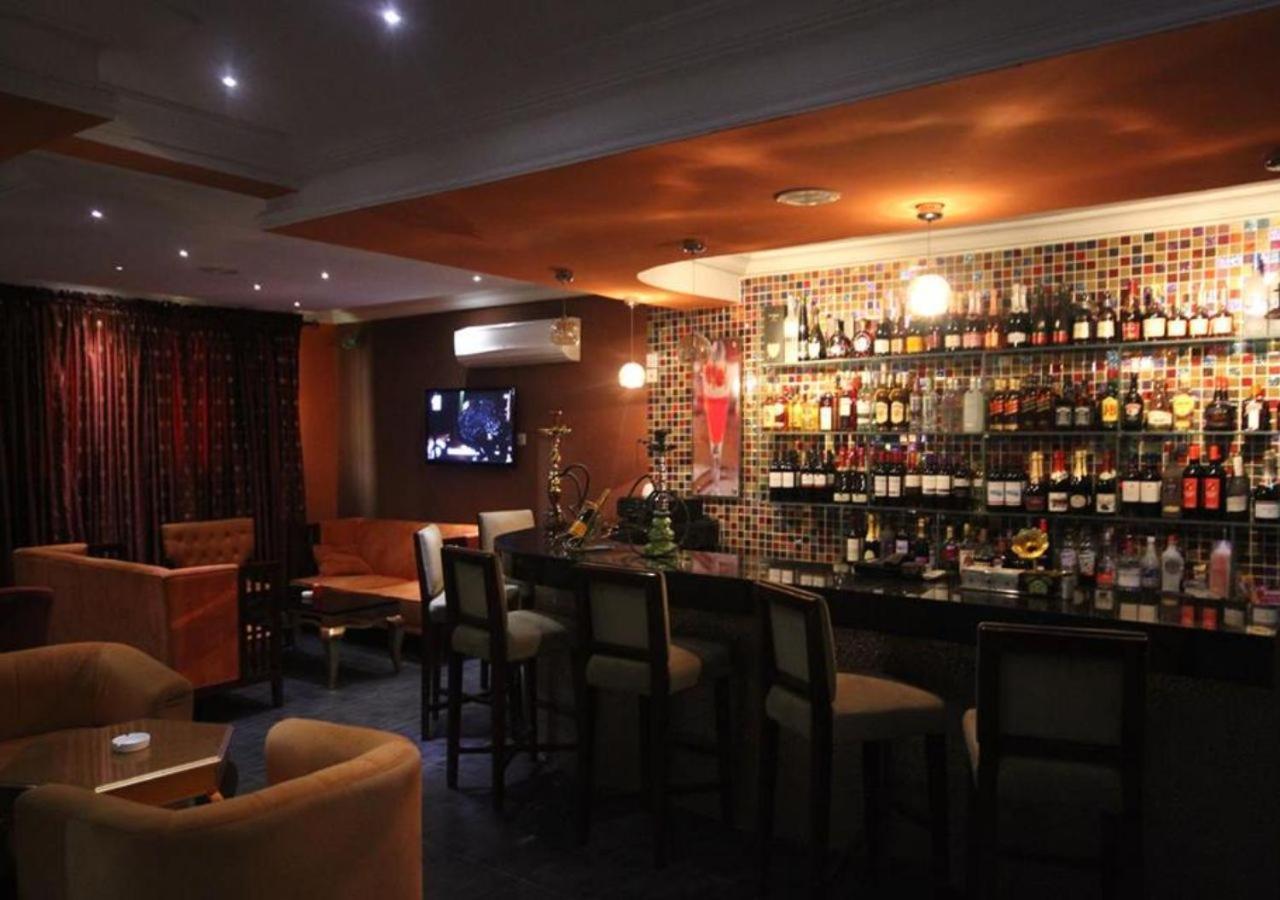 Apollo Hotel Лагос Екстериор снимка