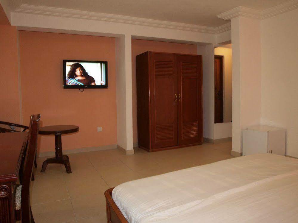 Apollo Hotel Лагос Екстериор снимка