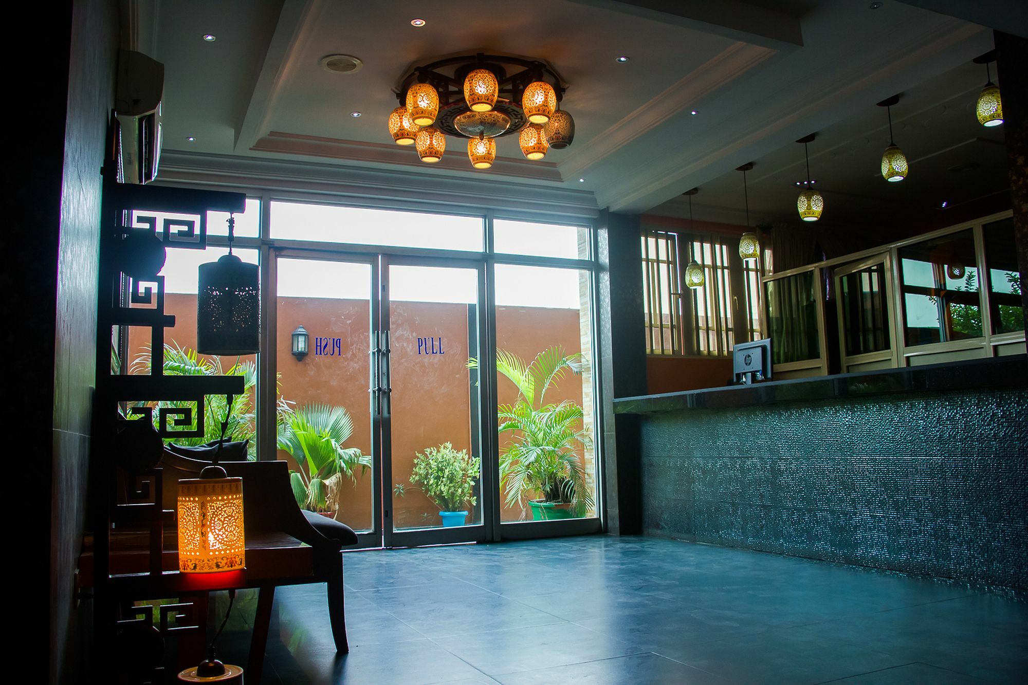Apollo Hotel Лагос Екстериор снимка